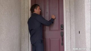 Milf Eva Notty crams उनको तंग बिल्ली संग विशाल डिक गर्दा उनको विशाल स्तन sway