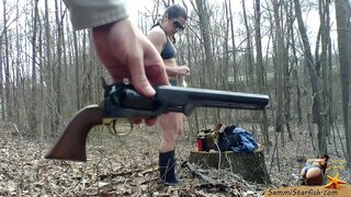 ���ेत केटी र फायरआर्मस्